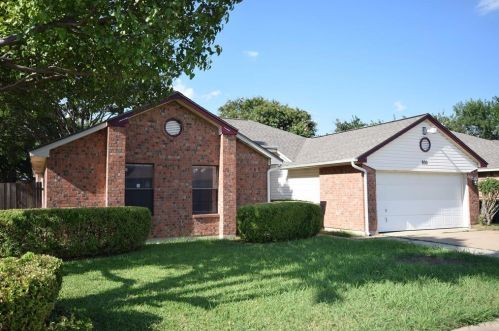 800 Richards Dr, Cedar Hill TX  75104-6858 exterior