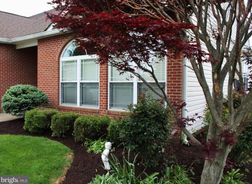 22 Brookline Cir, Charles Town, WV 25414-4073