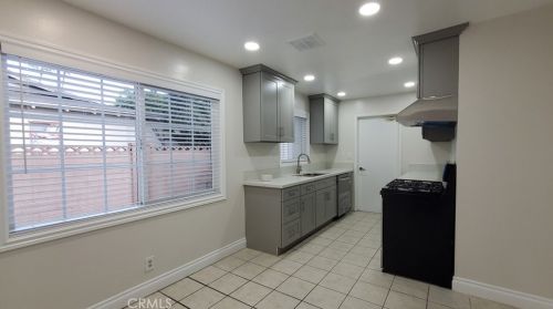 1867 Beacon Ave, Anaheim CA  92804-4562 exterior