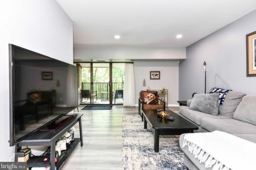 2214 Castle Rock Sq, Herndon, VA 20191-2234