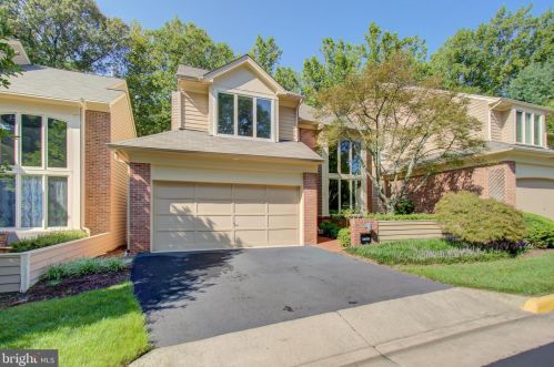 1408 Hemingway Ct, Herndon, VA 20194-1241
