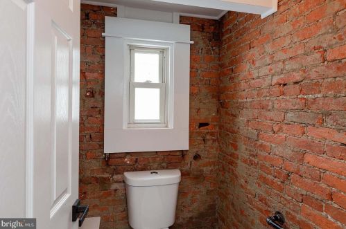 535 Strawberry St, Lancaster PA  17602-4466 exterior