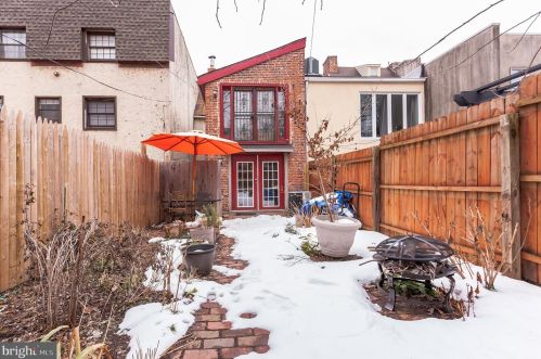 806 Front St, Philadelphia PA 19106-3019 exterior