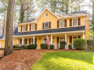 2113 Bishop Creek Dr, Marietta, GA 30062-6311