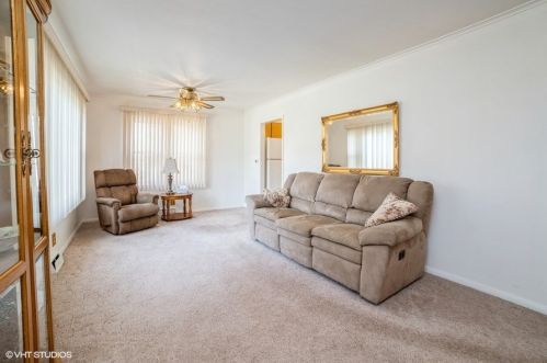 277 Quarry St, South Elgin, IL 60177-1119