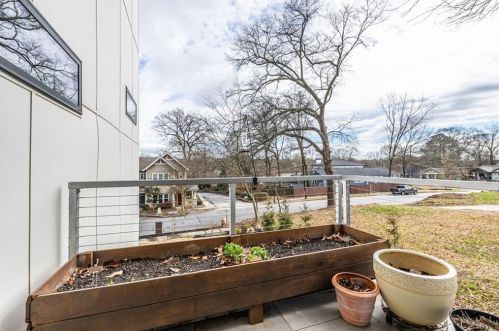24 Hutchinson St, Atlanta GA  30307-2823 exterior