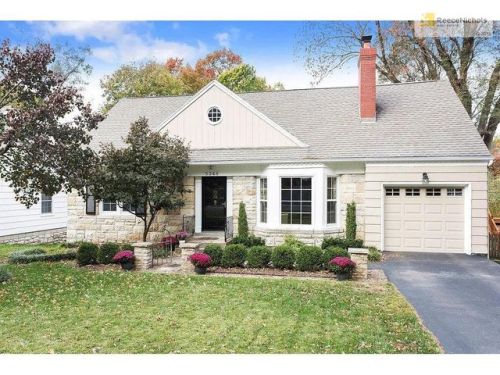 5348 Falmouth Rd, Shawnee Mission, KS 66205-2655