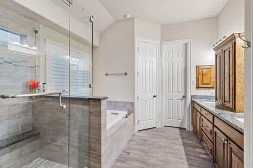 1428 Flowers Dr, Carrollton TX 75007-1479 exterior