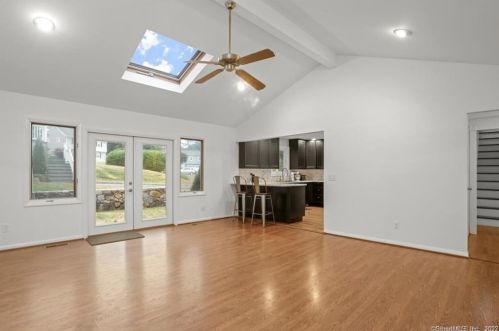10 Harvann Rd, Norwalk CT  06850-1905 exterior