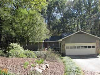 1740 Deer Run Dr, Conyers, GA 30094-4702