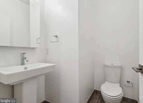 148 Front St, Philadelphia PA 19106-0020 exterior