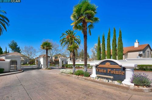 902 Vista Pointe Dr, San Ramon, CA 94582-4928