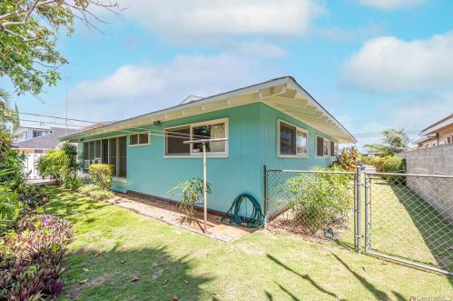 1443 Haloa Dr, Honolulu HI  96818-1945 exterior