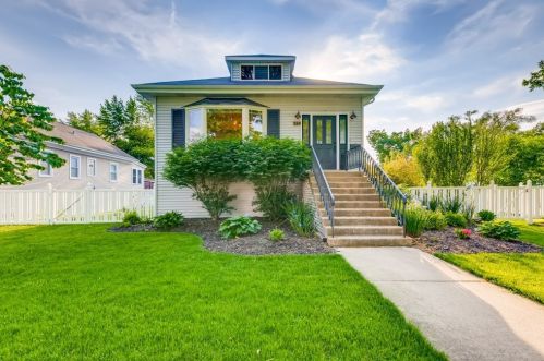 224 Oak St, Elmhurst IL  60126-2632 exterior