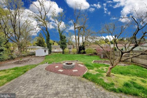 41 Holt Cir, Trenton NJ  08619-1605 exterior