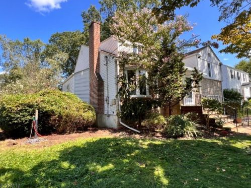 78 Sherwood Rd, Springfield, NJ 07081-2521