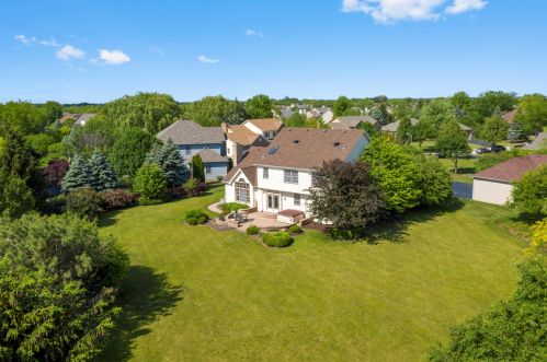 9 Bunker Hill Ct, Barrington Hills, IL 60102