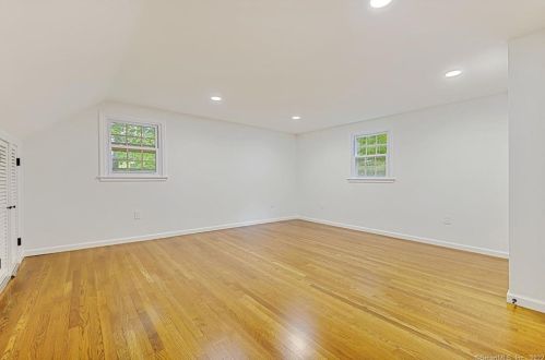 1090 Avery St, Wapping CT  06074-2301 exterior