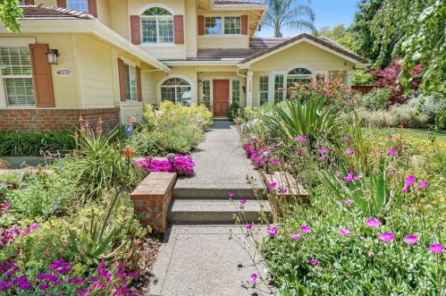 1735 Mariposa Cir, Davis, CA 95618-6376