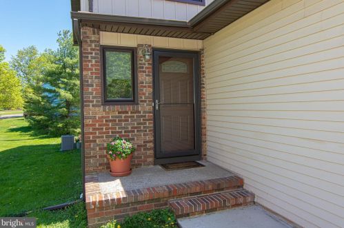 31 Canterberry Cir, Flemington, NJ 08822-1861