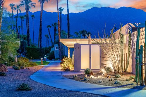 24 Desert Lakes Dr, Palm Springs, CA 92264-5518