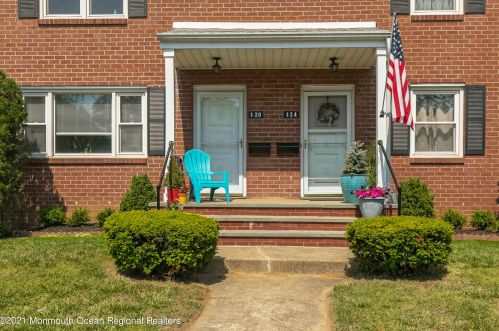 124 Branch Ave, Tinton Falls NJ  07701-2205 exterior