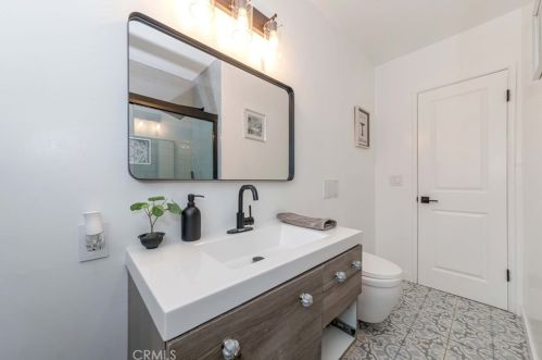 1048 Fairbrook Ln, Santa Ana CA  92706-1106 exterior