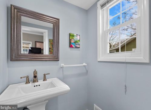 725 Silver Spring Ave, Silver Spring MD 20910-4616 exterior