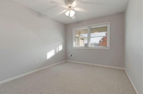 204 Julie Ln, Pingree Grove IL  60140-8379 exterior