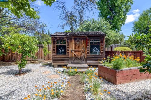 3381 El Monte Dr, Concord CA  94519-2806 exterior