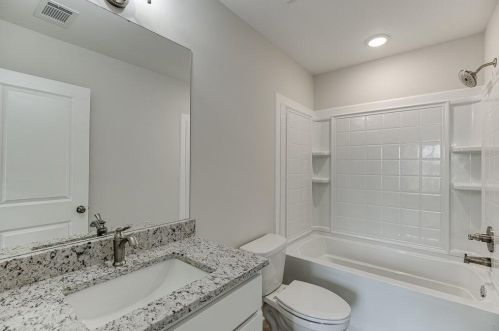 601 Lakeview Bnd Cir, Jefferson GA  30549-7061 exterior