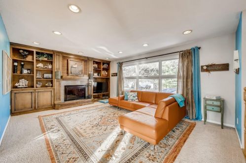 12832 Taylor St, Minneapolis, MN 55434-4076