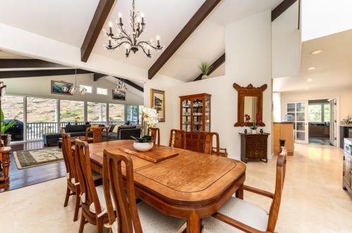911 Ainapo St, Honolulu, HI 96825-1046