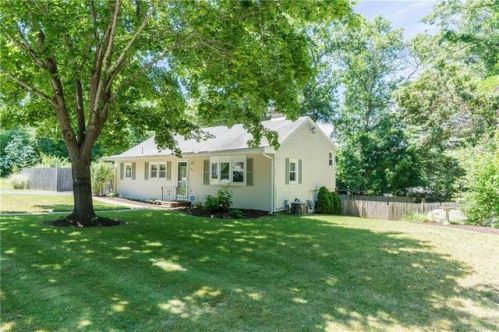 21 Lloyd Dr, Coventry, RI 02816-8431