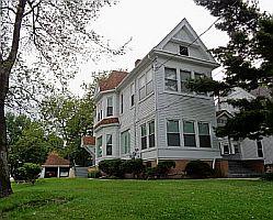 225 Tremont St, Kewanee, IL 61443-2233