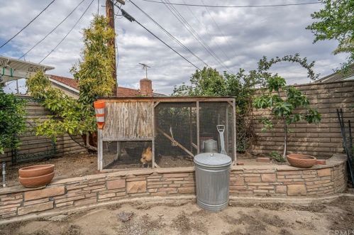 2860 Monroe Ave, Anaheim CA  92801-6034 exterior
