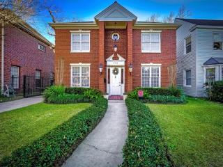 3713 Carlon St, Houston, TX 77005-3701