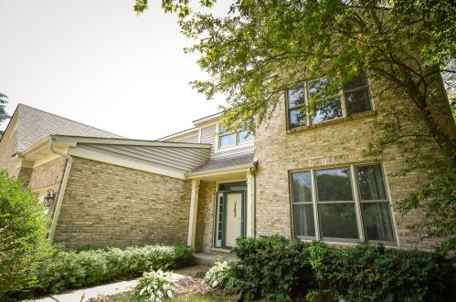 680 Wood Creek Dr, Antioch, IL 60002-3100