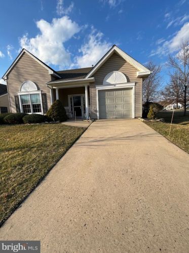 51 Wagon Wheel Ln, Columbus, NJ 08022-1100