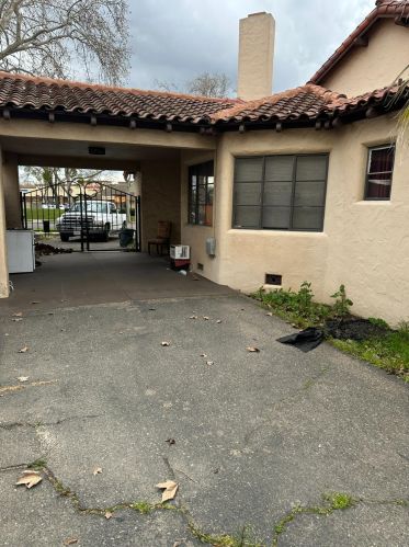 209 Downey Ave, Modesto, CA 95354-1202