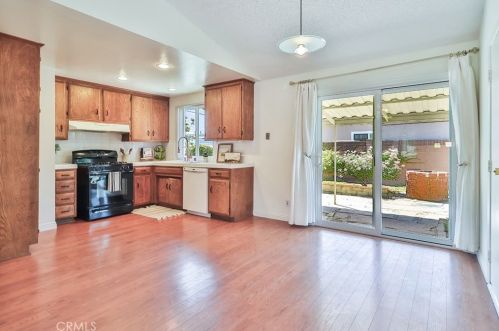 2491 Royal Ave, Simi Valley CA 93065-4765 exterior