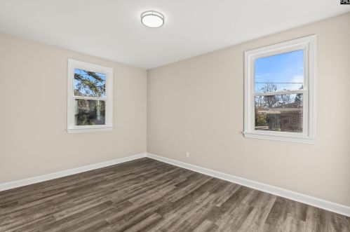 1037 Westhaven Dr, Cayce-West Columbia, SC 29169-5071