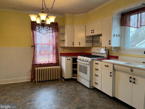 56 Mandl St, Trenton NJ  08619-3604 exterior