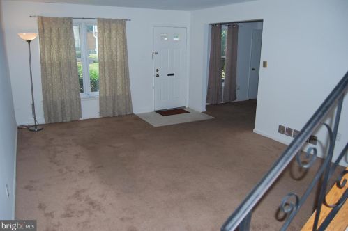 1058 Harbour Dr, Palmyra, NJ 08065-1212