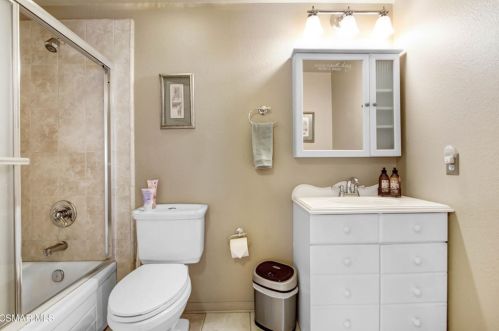 2548 Hawk St, Simi Valley CA 93065-2365 exterior