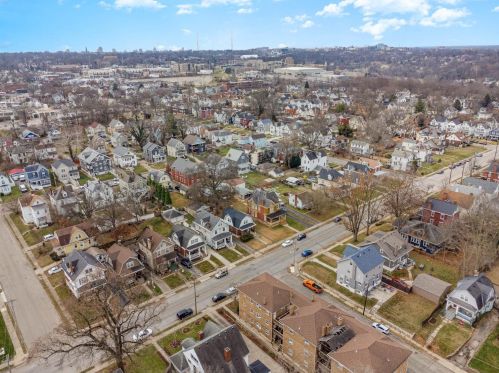 1912 Delaware Ave, Cincinnati OH  45212-3621 exterior