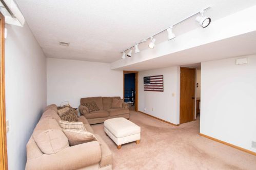 9063 Duckwood Trl, Saint Paul MN  55125-8687 exterior