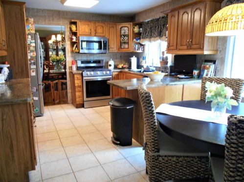 13 Cambridge Rd, East Freehold, NJ 07728-3105