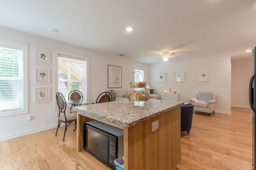 1648 Beacon Hill Blvd, Atlanta GA  30329-2556 exterior