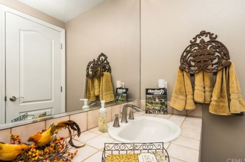 6270 Woodsboro Ave, Anaheim CA  92807-2347 exterior